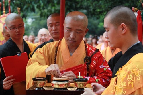 净心法师荣膺虎溪岩寺住持晋山升座庆典隆重举行(图3)