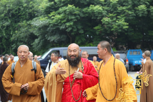 参加第五届海峡论坛•闽台佛教教育交流研讨会两岸嘉宾抵达金门(图32)