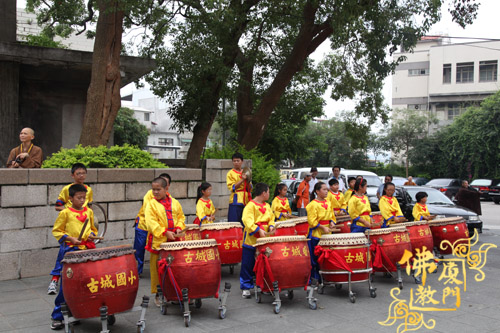 参加第五届海峡论坛•闽台佛教教育交流研讨会两岸嘉宾抵达金门(图33)