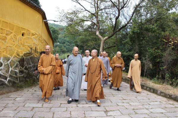 台湾慈光佛学院院长惠空法师一行参访雁荡山能仁寺(图1)