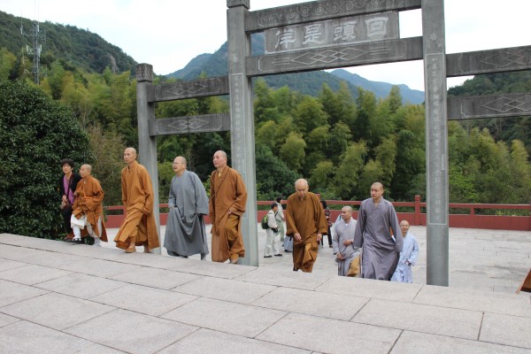 台湾慈光佛学院院长惠空法师一行参访雁荡山能仁寺(图2)