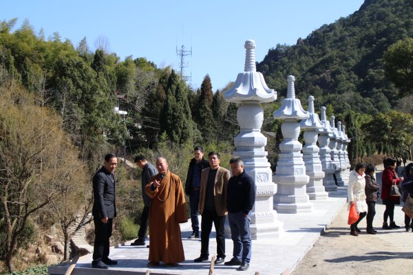 雁荡山管理委员会杨书元副主任来能仁寺考察慰问(图4)