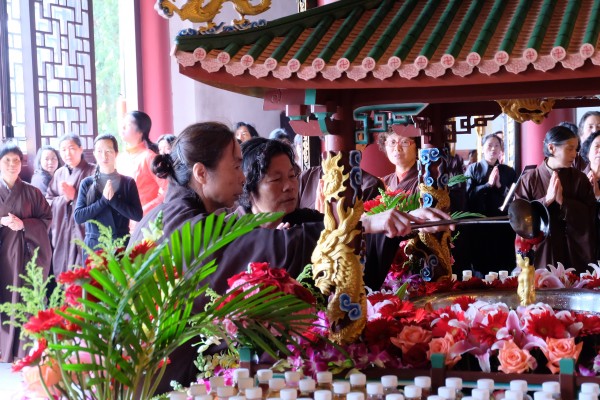 丁酉年四月初八，雁荡山能仁寺举行盛大的浴佛节法会(图20)