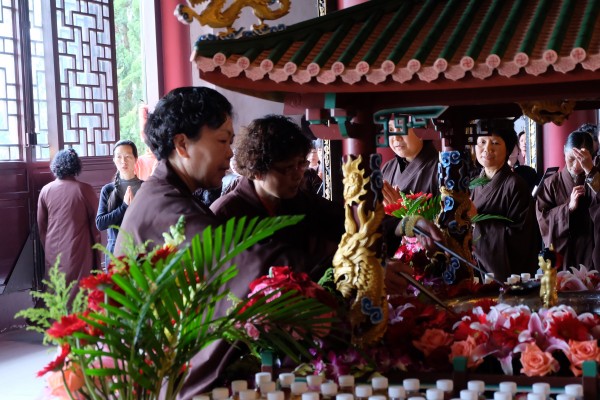 丁酉年四月初八，雁荡山能仁寺举行盛大的浴佛节法会(图21)