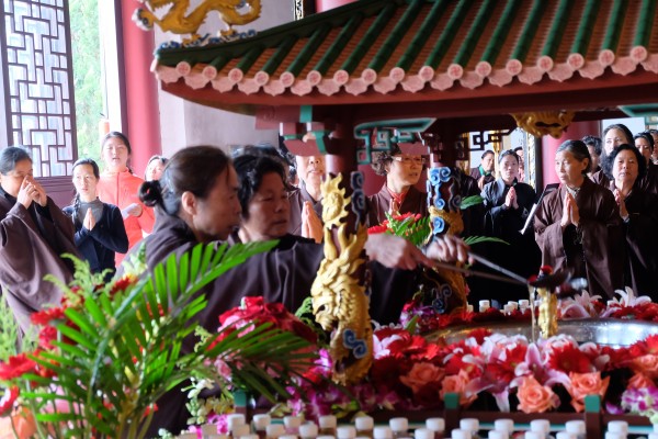 雁荡山能仁寺举行盛大的浴佛节法会(图26)