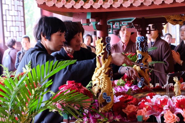 雁荡山能仁寺举行盛大的浴佛节法会(图34)